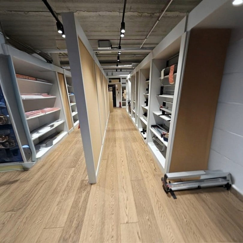 Sortimentsregale im NEOPAK Showroom