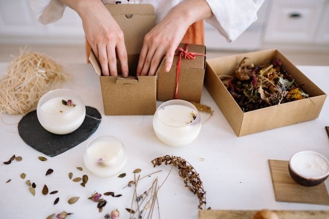 Dekoratives Füllpapier für eine Geschenkbox selbst herstellen