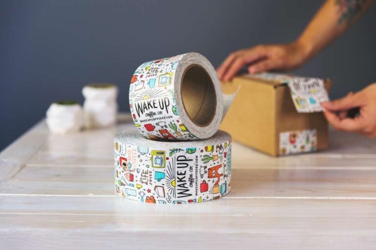 Pappe kleben: passende Verbindungen für eine Geschenkbox