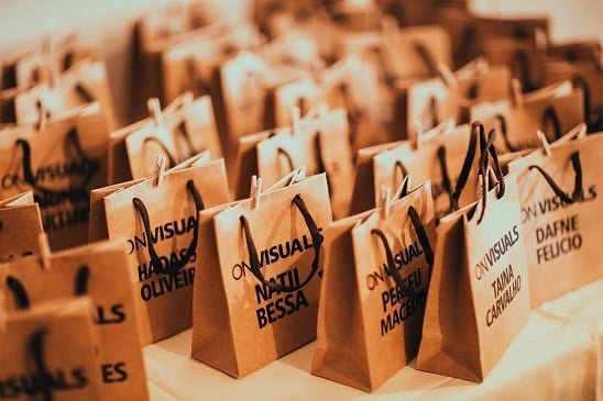Wie Papiertüten entstehen: vom Material zur fertigen Tragetasche