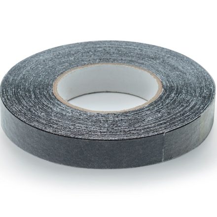 Rutschfestes Klebeband auf der schwarz Treppe 25 mm x 18 m