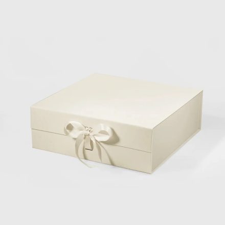 Magnetbox für Geschenke 330x330x115 mm elfenbein mit Geschenkband