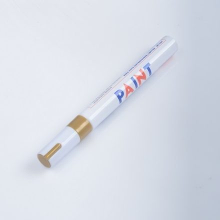 Schreibtisch mit Farbe SP101 Ölmarker Medium 1-3 mm gold
