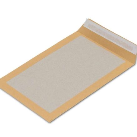 Der steife Umschlag des Board Back. C4 HK. 120/450 g/m2 braun. 100 Stück